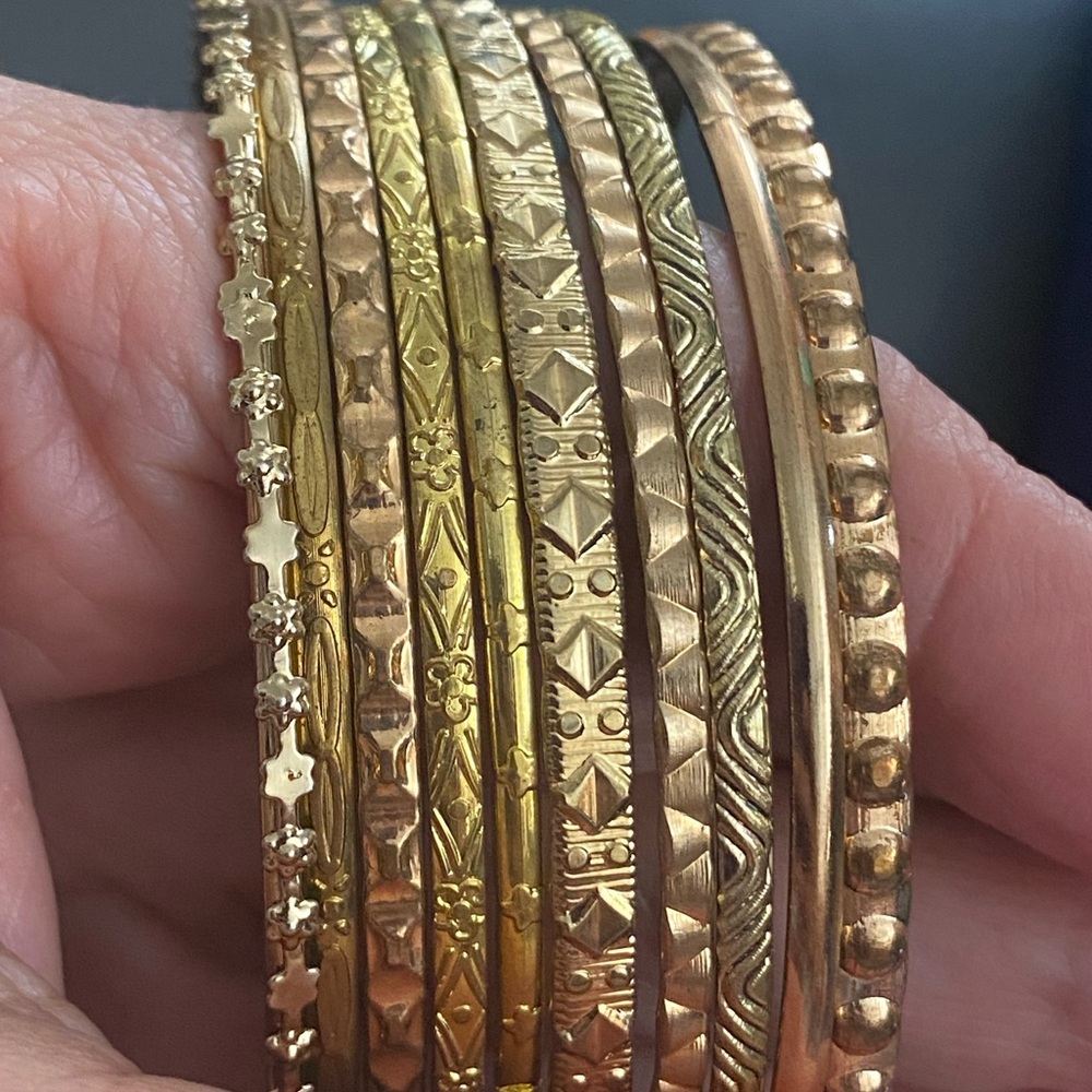 Vintage Gold Tone Assorted Stackable Bangle Brace… - image 7